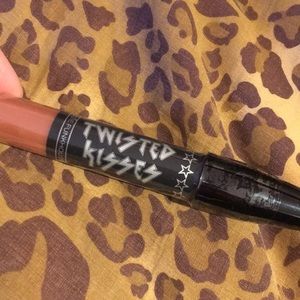 Twisted kisses matte lip pencil
